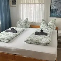 Danner Familien-Ferienwohnungen - Ruhige Lage, 650 m zum Attersee & zentral in Schörfling, hotel i Schörfling am Attersee