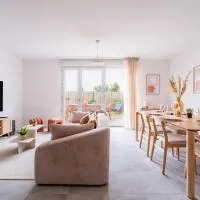Maison Spacieuse avec Jardin Privé 3 Chambres Parking Gratuit 15 min Toulouse, hotel i Aucamville
