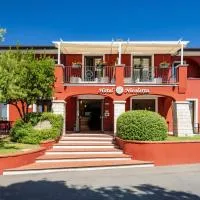 Hotel Nicoletta, хотел в Санта Мария Наварезе