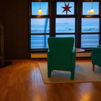 Rooms in spaceious apartment with seaview in city center, ξενοδοχείο κοντά στο Αεροδρόμιο Kirkenes, Høybuktmoen - KKN, Κίρκενες