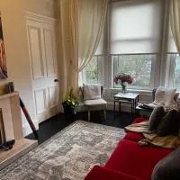 Beautiful traditional top floor flat in the center of Largs, hotelli kohteessa Largs