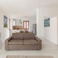 La Rondinella 2 bedr apt 10 min from Bernina Exp, hotel a Stazzona