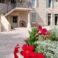 Gite Les Platanes, hotel v destinaci Lhuis