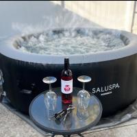 New Lakefront Getaway Private Hot Tub Min to DMC, Hotel in der Nähe vom Flughafen Oakland County International Airport - PTK, Westacres