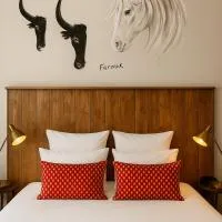 Hotel Saint Louis - Au Coeur des Remparts – hotel w mieście Aigues-Mortes