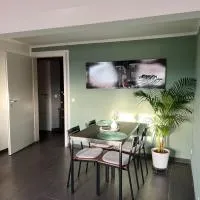 Apartment in Erftstadt , Phantasialand Brühl bei Cologne, Zentral, Bahnhof nah, hotel v destinaci Erftstadt