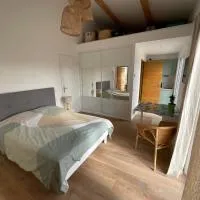 Studio calme campagne 20 min de la mer, hotel a La Crau