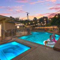 Hot Tub - Pool - FirePit - GameRoom - Sleeps 12!, hotell Riverside’is lennujaama Riverside Municipal - RAL lähedal