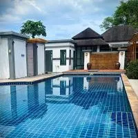 Casa Gris with Shared Pool, מלון בBan Bo Han