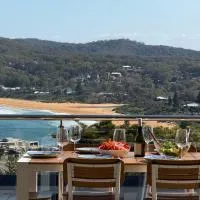 Breathtaking views at Vista by the Sea, hotel em Copacabana