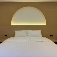Luna Residence, מלון בBan Bang Phai