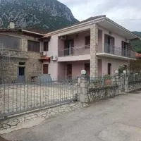Graviá에 위치한 호텔 Kontolati's Mountain House