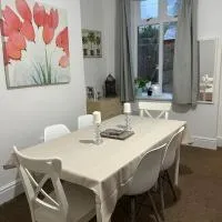 Peaceful Walkley home walking distance to city centre - street Parking, hotel en Walkley