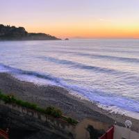 Appartamento fronte mare Taormina - relax e posizione top, Hotel in Taormina