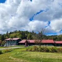 占冠湯の沢温泉森の四季, hotel a Shimukappu