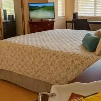 Stallion Crest Suite with TV and private bathroom, hotel sa Hemet