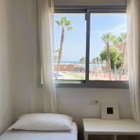 ENJOY in Beautiful flat in front of the sea and beach, hotel a Cubelles