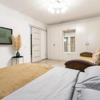 Квартира рядом с Усолкой Сатпаева 348, hotel near Pavlodar Airport - PWQ, Pavlodar