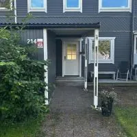 House with sauna for families and groups, hotel em Lindalen