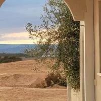 בקתה וטבילה במדבר, hotel di H̱aẕeva