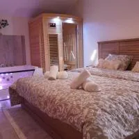 Dompierre-sur-Besbre में, होटल Lunéa - Suite Premium avec Spa et Sauna