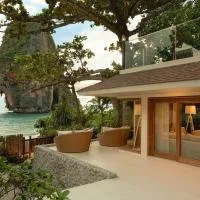 Villa Macaque and Villa Languor, hotel en Railay Beach