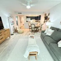 2 bedroom St Augustine Beachside Retreat steps to the Beach, Hotel in St. Augustine