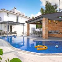 Villa Amy - 100m from Nisia Loumbardi Beach, hotel u gradu Protaras