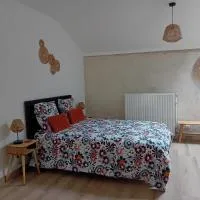 La Bergerie de Chantemille - Chambre d'hôtes Les Mésanges - jacuzzi, piscine, hotel i Ahun