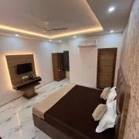 Pepper Stayz in Ayodhya near Ramjanmabhoomi، فندق في Ayodhya