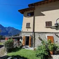 Casa Rosa nel borgo di Linzanico, hotel ad Abbadia Lariana