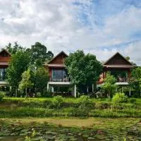 บ้านกลางเกาะ รีสอร์ท, hôtel à Uthai Thani