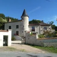 Manoir Le Cristal , piscine et chambres fraiches , réduction 30 pcent Futuroscope, hotel v mestu Beaumont