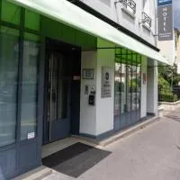 Best Western Rives de Paris La Defense – hotel w mieście Courbevoie
