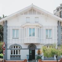 Alamar Salinas House