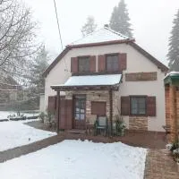 Hétházpuszta Erdészlak, hotel sa Isztimér