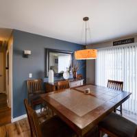 Walk to Dtwn Milton Spacious Family Home with Yard, khách sạn gần Sussex County Airport - GED, Milton