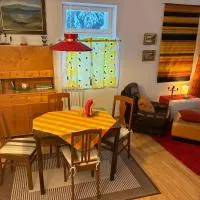 Lapinkangas Yksiö 60m2 paritalossa, oma piha ja sauna, hotel di Oulu