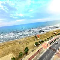 Breathtaking Beachfront Apartment in Makenzy, hotel en L&aacute;rnaca