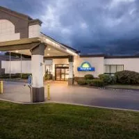 Days Inn by Wyndham Liberty Monticello, hotelli kohteessa Ferndale