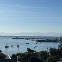 Simons Town long beach Penthouse, Hotel in Simonʼs Town