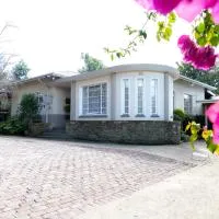 LA Guesthouse، فندق في بيت ريتيف
