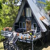 casa alpina, hotel v mestu Dique Luján