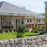 The Originals Access, Hôtel Le Lutéa, hotel v mestu Riom-ès-Montagnes