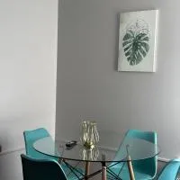 Hermoso departamento mono-ambiente، فندق في تيموكو