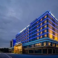 Holiday Inn Express Guangzhou Baiyun Airport T2 by IHG, hotel sa Huadu