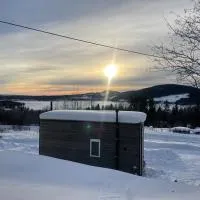 Mesnali에 위치한 호텔 Tiny house on wheels with great views Sjusjøen Minihus med utsikt Sjusjøen
