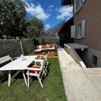 Cozy studio 2 steps from Geneva, hotel u gradu 'Sergy'