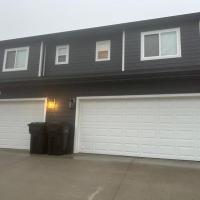 Luxurious Brand New Entire 3br and 2bath, hotel near Sidney-Richland Municipal Airport - SDY, Williston
