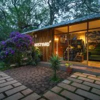 Hostyard Plantation Hostel near Munnar, hotel v mestu Suryanelli